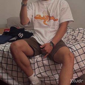 Xtudr - jovn: I have little experience being submissive. 
It would drive me crazy to suck your ass, dick and whatever.