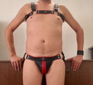 Xtudr - ALEX35LEATHER: Mature with experience in domination and submission, enter and with few limits. Always experimenting. NO CASH AND NO ...