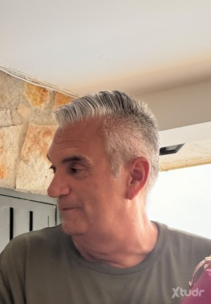 Xtudr - Jkg: Alto, maduro, 56 años, no busco fuera de Madrid, menores de 35 porfa