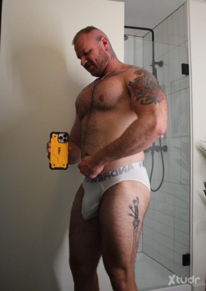 Xtudr - mastercubguns: muscular master seek for that sub slave to own and use 