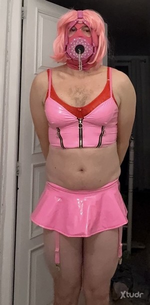 Xtudr - CD-SCAT: In intimacy, CD seeks session of sucking, eating ass, piss, scat and cum. No sex. I have a place.