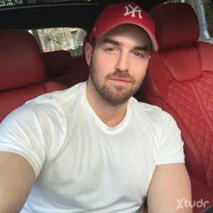 Xtudr - Bon34:  I love hiking, traveling, and getting lost in a good book. I cherish time with family and friends, beach days, spontaneous d...