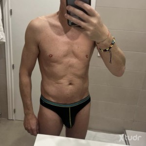 Xtudr - Chaserrr: I like hairy and furry submissive men.
