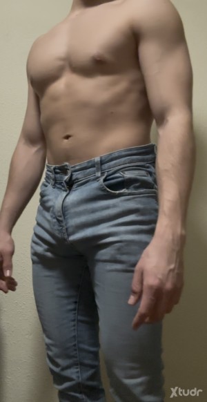 Xtudr - Thagg02: Busco macho que me domine.
Alguien que me deje atado y amordazado, y me haga cumcontrol. Me flipa oler los boxers usados de...