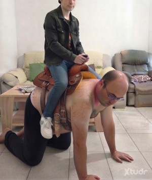 Xtudr - Pony-slave: El esclavo de las fotos es real, si estás interesado,  ponte en contacto.