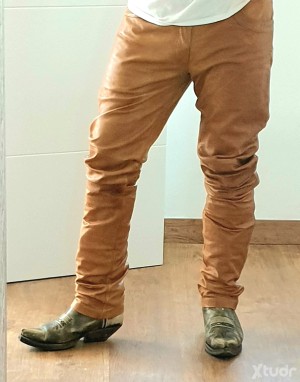 Xtudr - Winner: I'm hardly logging in anymore because with the changes they're making, this is getting worse all the time. I'll probably del...