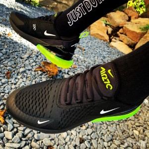 Xtudr - LameZAPAS: I'm 36, 180, 78, looking for a guy to be at his feet, to lick his shoes, soles, feet, socks, trampling, dick food, ass, b...