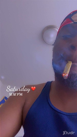 Xtudr - Swizzle: Me gusta el deporte
Me gusta el abrazo
Soy amigo del 420
Tengo un fetiche por los pies