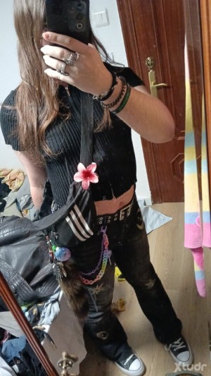 Xtudr - FemboyVlc: alguien fiesta? no tengo sitio 