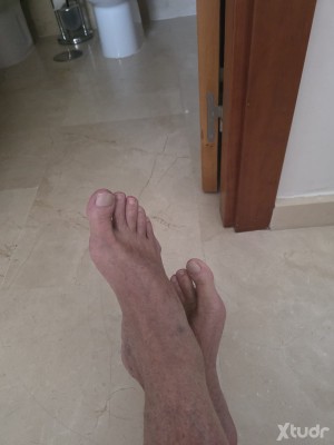 Xtudr - AbueloDOMimpotente: Comete mi polla morcillona y mis huevos maduros colgantes mientras te humillo, azoto y escupo en la cara