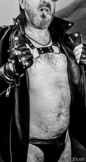Xtudr - Dominatrixxx: Dominante morboso buscando sumiso. Menos lapos ostias juguetes pies fist. A pelo