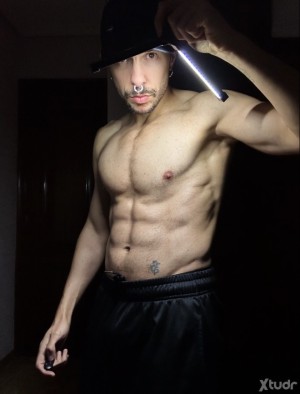 Xtudr - DANIWTX: BUSCO POLLONES PARA SACAR LECHE. NO DROGAS. TW: @daniwtx