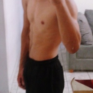 Xtudr - SumisaXMacho: Young, bottom, discreet, submissive. I'm looking for top, tall, dominant.