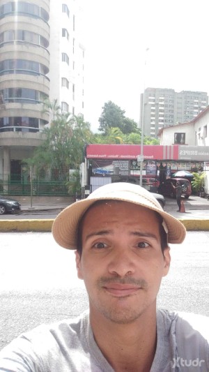 Xtudr - Erick_e: 
Soy un pasivo devoto a la entrega total. Me enciende rendirme a un activo dominante que disfrute mi cuerpo, 