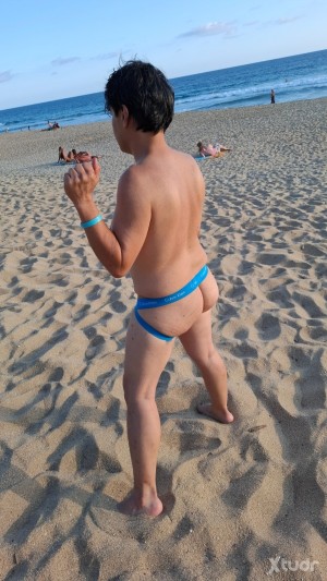 Xtudr - mxspankerspankee: Me gustaría conocer chicos traviesos que les gusten los castigos fuertes. 
Desde unas buenas nalgadas en posición ...