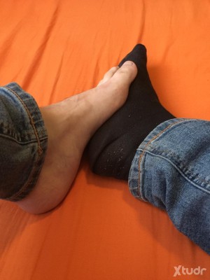 Xtudr - corbis5: I'm a foot fetishist. I give you my feet to enjoy them however you want! Lick them, suck them, trample them, footjob.... An...