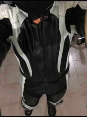 Xtudr - LeaherSlave77: Submissive bottom with desire to experiment
