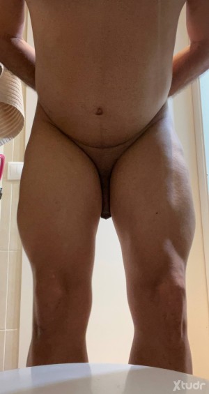 Xtudr - sissycdbcn: hola, soy una sissy cd madura buscando un macho que me domine o varios machos ser la putita de la noche me pone, soy muy...