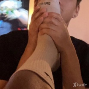 Xtudr - Gusfeet: Conocer Amos 😍 Soy sumiso pasivo me encantan los pies 👣 me encanta olerlos besarlos y hacerle ricos masajes ☺️