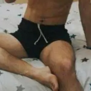Xtudr - 22: Poca experiencia en ser sumiso 
Me fliparía mamarte el culo, rabo y lo que sea 