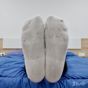 Xtudr - PiesUsables: Soy chico hetero en proceso de iniciación en recibir prácticas de tortura y castigo en mis pies. ¿Me ayudas?