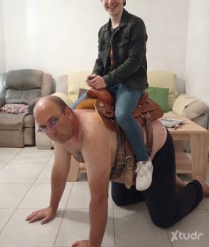 Xtudr - Pony-slave: El esclavo de las fotos es real, si estás interesado,  ponte en contacto.