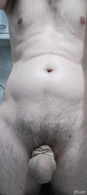 Xtudr - Judo: I like serving the dominant man by showing my penis and licking feet, penises, and buttocks.