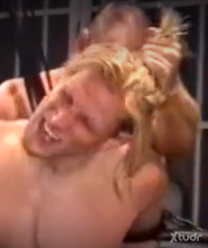 Xtudr - MeVanMelenitas: Buscando jovencitos, obedientes, sumisos con pelo larguito, largo, melena, moño... Contesta sólo si vas a quedar y e...