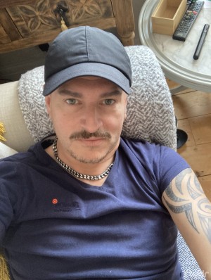 Xtudr - u1b6wgdn: No translation needed as the input is already in English. The output remains: Mature and fun lad. Looking for mates to exp...