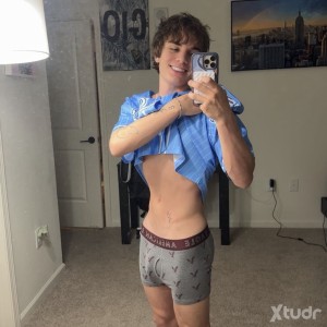 Xtudr - sexyGIO: Wassup my name is Gio and I’m Bi. I prefer boys and loves to be dominated or dominate.