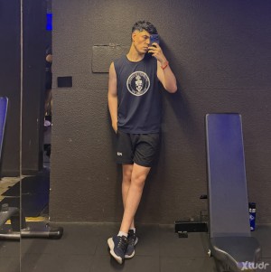 Xtudr - Cesaresclavo: Submissive in Madrid. I love licking feet and used sneakers. I'm looking for a Dominant man or dominant male who likes...