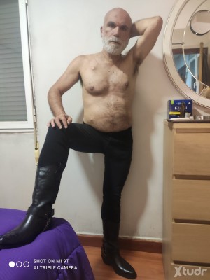 Xtudr - LuisFiuza: Hombre maduro bien llevados, me gusta disfrutar de un buen polvo cañero entre otras cosas y abierto a descubrir nuevas ex...