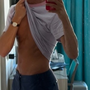 Xtudr - Pasivo_86: I'm looking for masculine tops and well-endowed males.