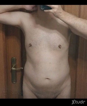 Xtudr - atuservicio1: Submissive man for fetish practices. Farting. Foot fetish. Smells. Licking all over the body. Shit