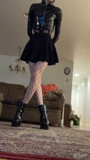 Xtudr - Thefemmaster: I’m a femdom.  Looking for a chastity slave to lock.Let me ruin you. Will send a message of my services upon dm.if you...