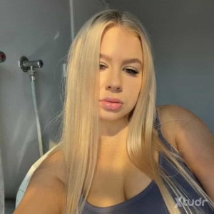 Xtudr - Jennifer245: I like reading my book playing game and chatting someone that I love