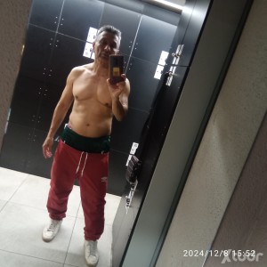 Xtudr - jorgeniloalmazan: Moreno negro  cachondo busco amigos similares