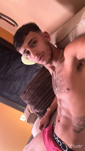 Xtudr - AmoXL20cm: In Madrid. I'm looking for real or online, dominant man with a 20cm big penis and dominant. Looking for submissive men, b...