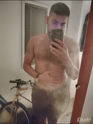 Xtudr - Vadri: Submissive guy, willing to do anything. 24 years old, tall, normal body, from Seville. I like BDSM.