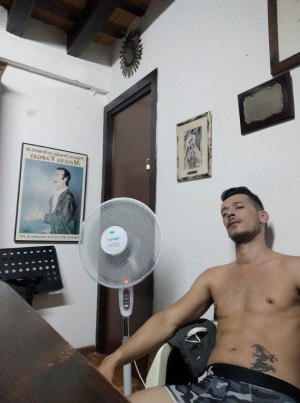 Xtudr - Obedey: Dog slave of @Amo_Con_Perro looking for another dominant to train me and give me a hard time online. With options to meet in...