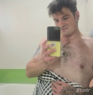Xtudr - randy_t: Someone suck me?