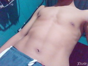 Xtudr - Ang🥵elxxx: Tengo músculos y el abdomen marcado.