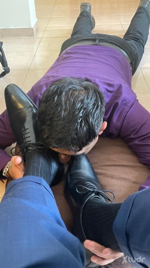 Xtudr - Lustrabotas_Mexicano: Only a bastard who enjoys kneeling to shine the shoes of a man. I want to be useful to a superior man. If you'...