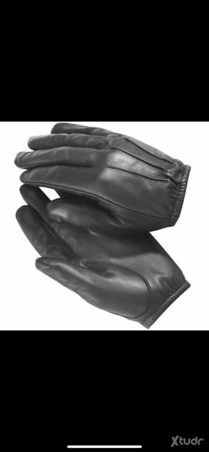 Xtudr - _esclavo_HetCurioso: I consider myself a heterosexual submissive or slave, curious, with a girlfriend (she doesn't know anything and...