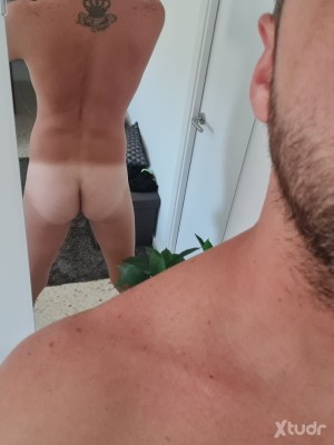 Xtudr - pas_tragon32: Discreet masculine uncle looking for masculine colleagues with big dicks to obey him and give him hard fuckings.