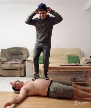 Xtudr - Esclavo_remon: Esclavo.... El esclavo de las fotos es real....cash, se puede negociar.... Lo que ves en el abdomen de algunas fotos ...
