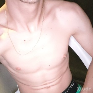 Xtudr - XTwink: Viendo a ver si algo me llama la atención 😜