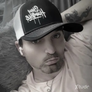 Xtudr - Goonerparty: Zaddy looking for someone younger to match my vibe & Freak level. Love good times and vibes. Love vaping having fun. Co...