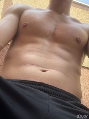 Xtudr - MARTES24: Me encanta estar desnudo, apretar mi cuerpo, frotarme donde sea y mancharlo todo. Siempre a favor del morbo al máximo.
Si ...