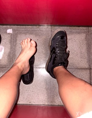 Xtudr - ffmasteract: I'm looking for a slutty bottom who waits for me at 4 in the dark to work their ass well. Chem guys are welcome. You se...